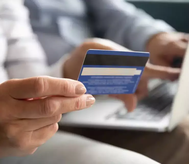 Federal vs provincial skilled worker programs: Comparing immigration fees and processing times